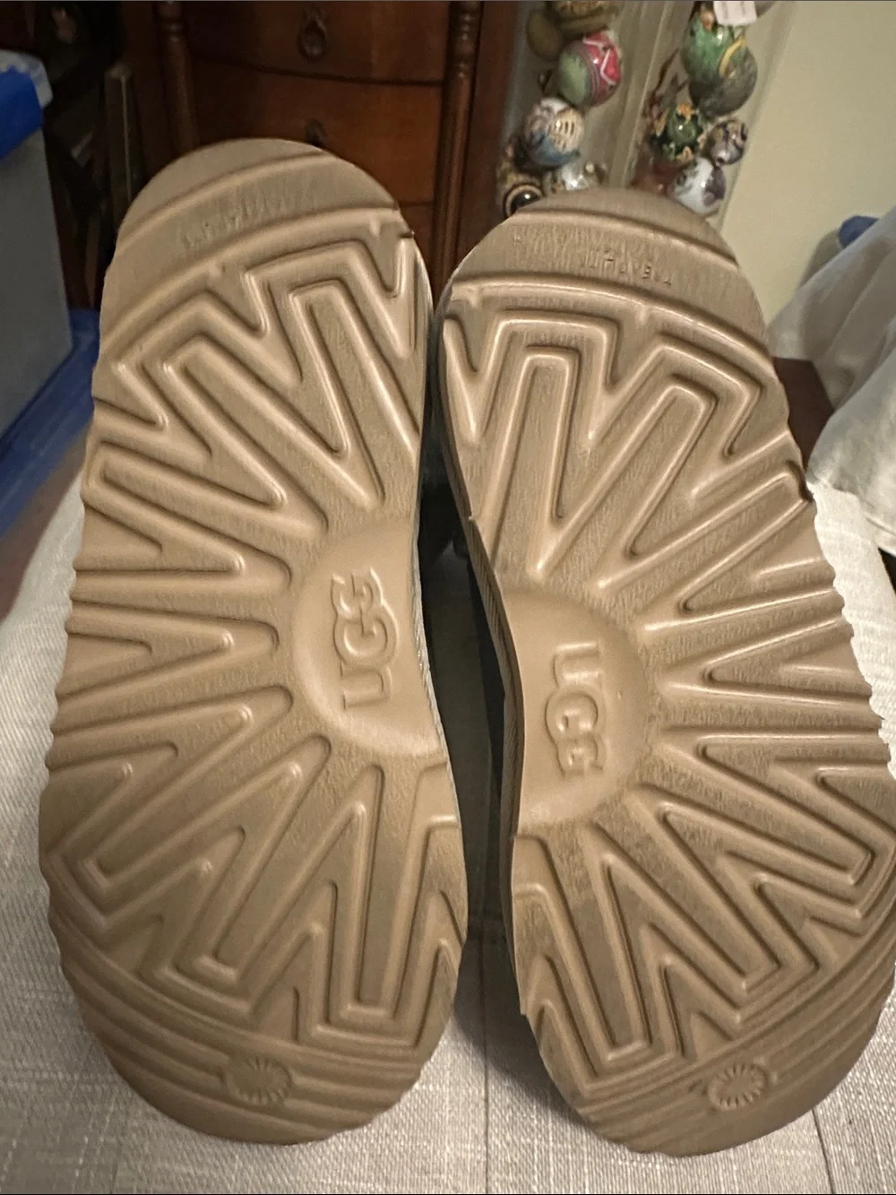 UGG  Kids Classic Short II Boots Worn Once Sz 4